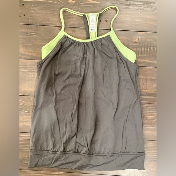 Ivivva by Lululemon tank top. Built in shelf bra. Great condition! Size 12. - Picture 1 of 3